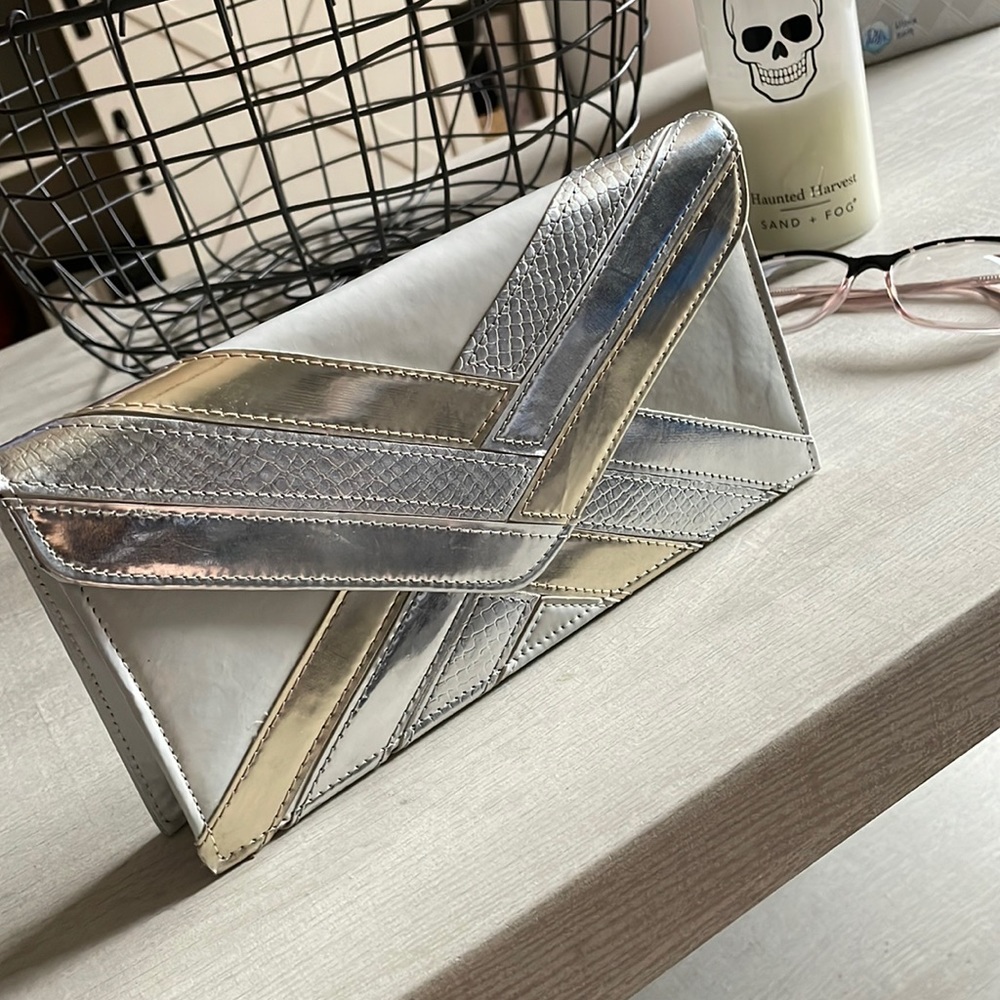 NWT Murval Clutch 🤍